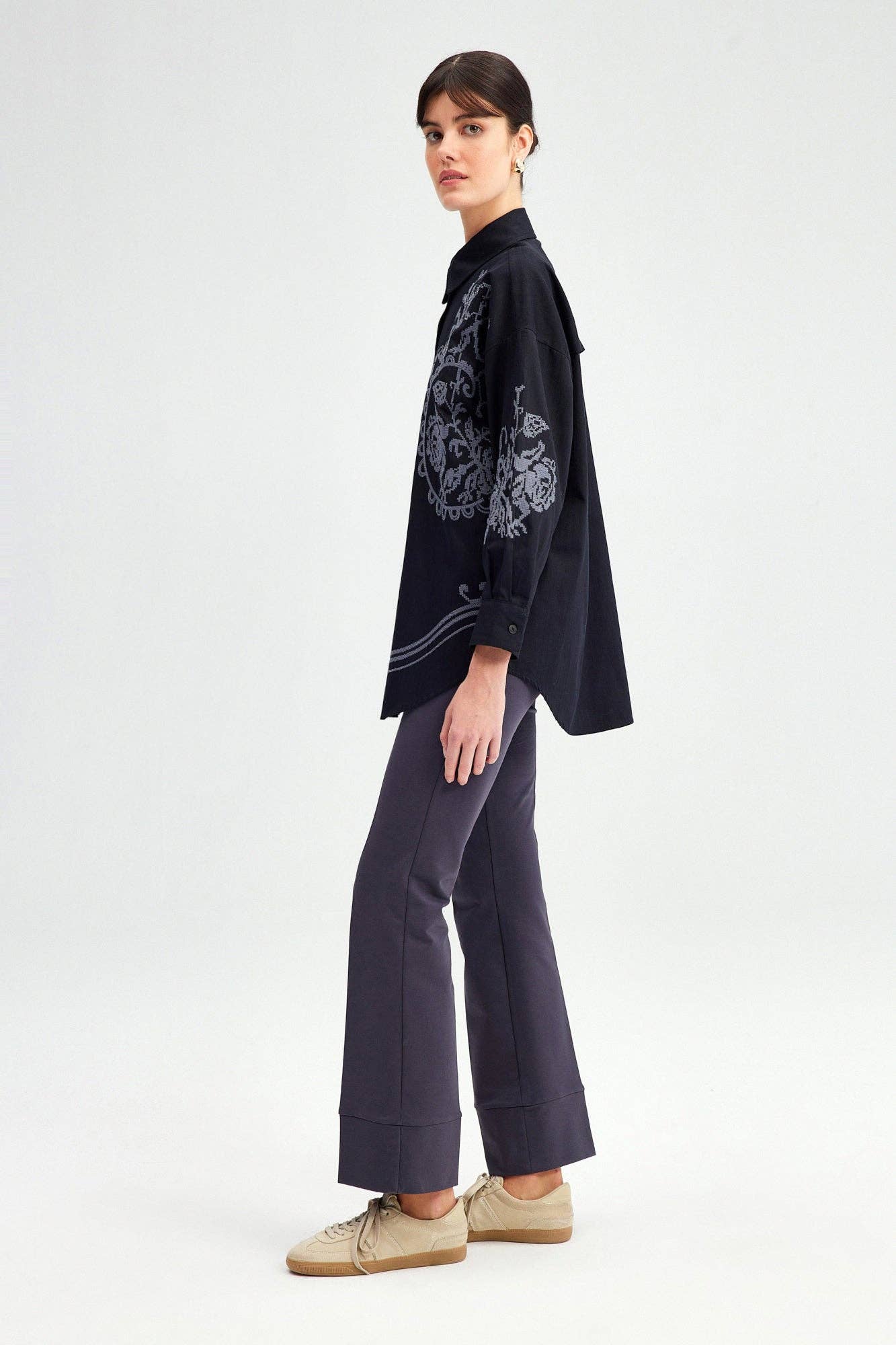 EMBROIDERED FRONT OVERSIZED SHIRT
