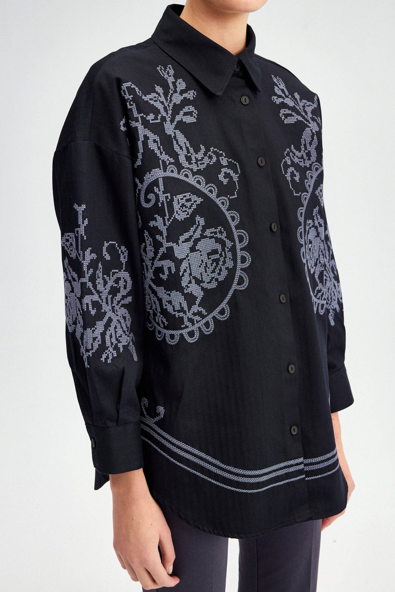 EMBROIDERED FRONT OVERSIZED SHIRT