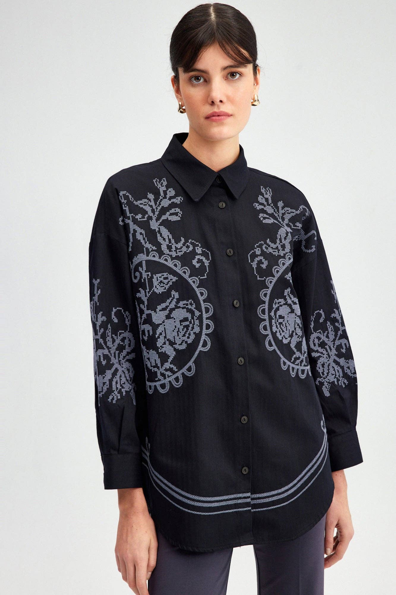 EMBROIDERED FRONT OVERSIZED SHIRT