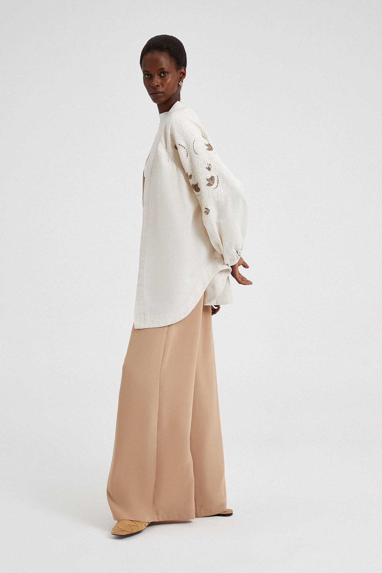 EMBROIDERED LINEN BLEND KIMONO