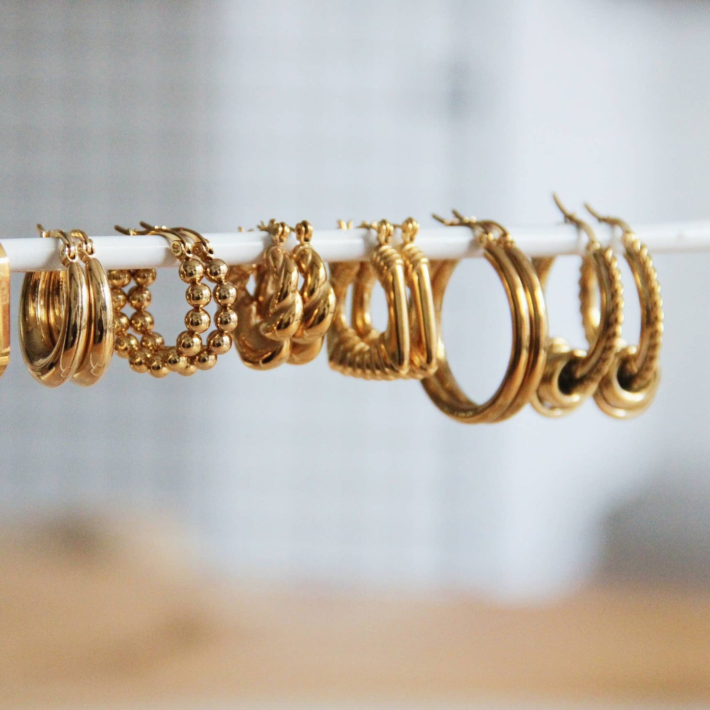 Stainless steel twisted earrings 23mm with rings