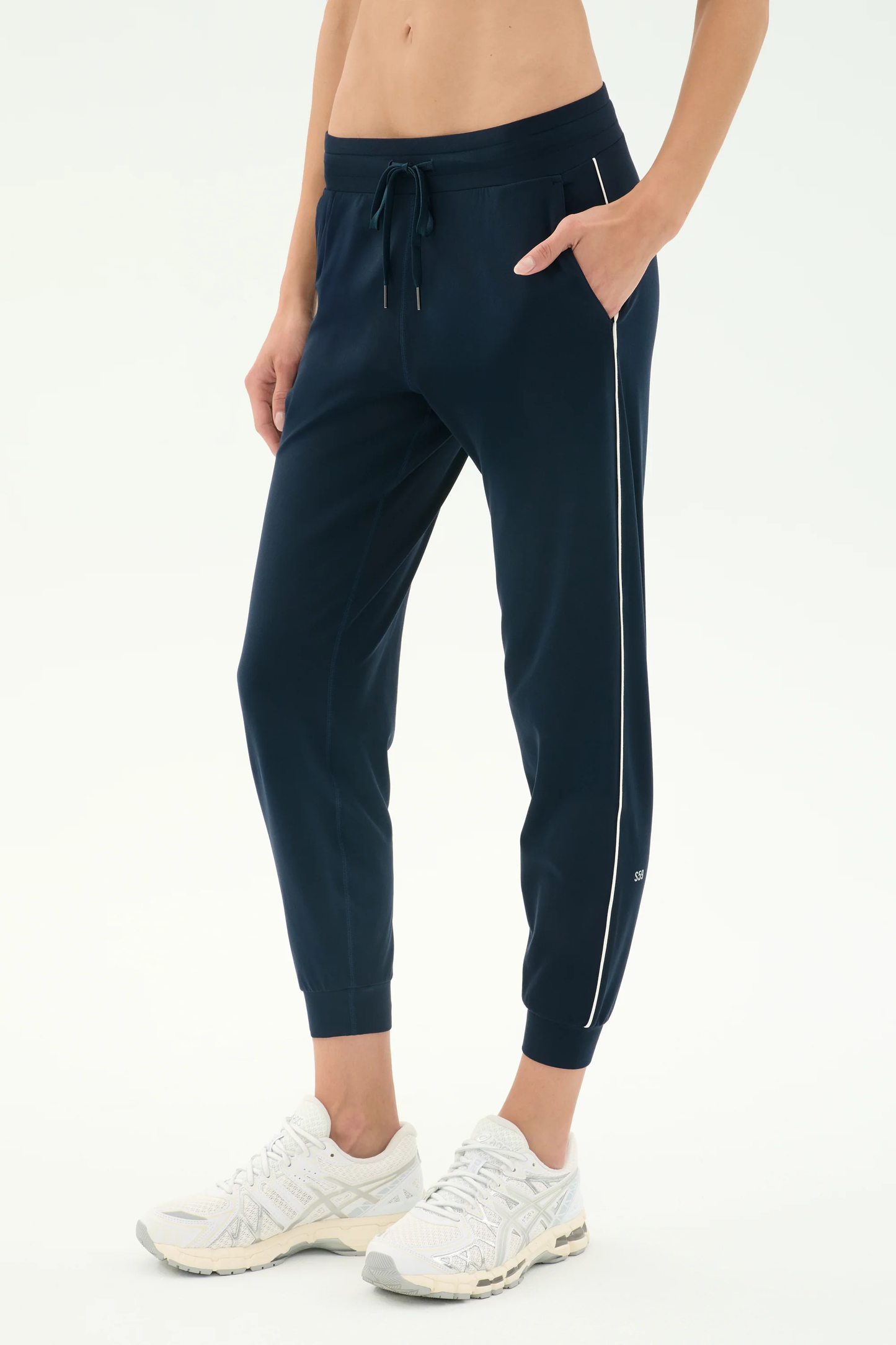 Airweight Jogger 7/8 With Piping