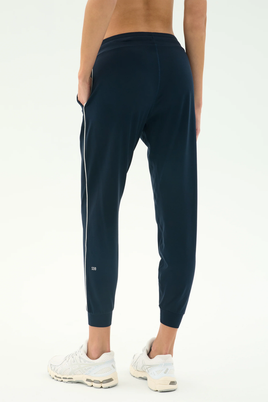 Airweight Jogger 7/8 With Piping
