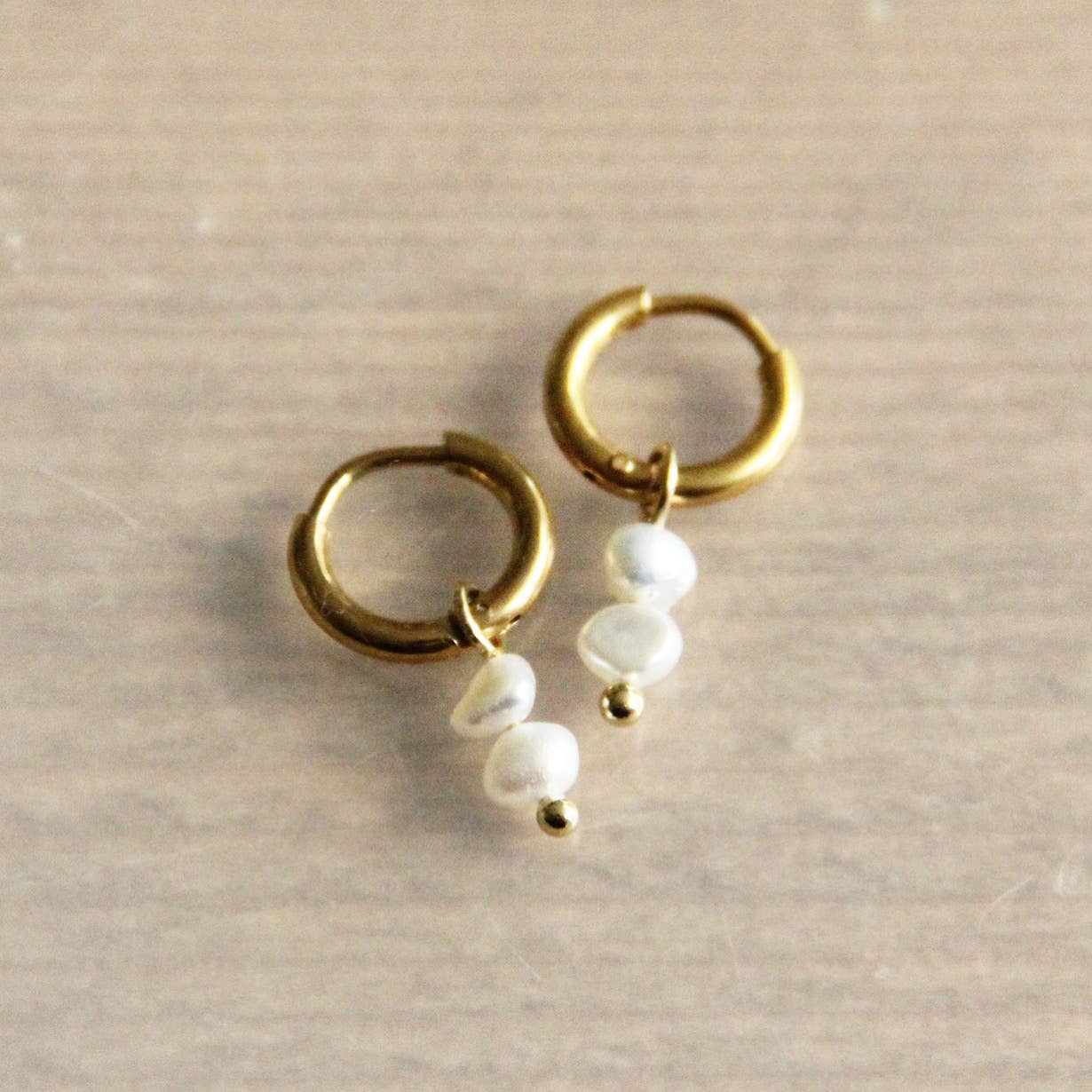 Steel Creole With 2 Freshwater Pearls - Gold