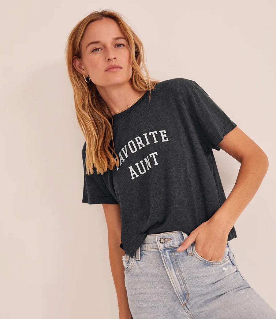 FAVORITE AUNT CROPPED COLLEGIATE TEE