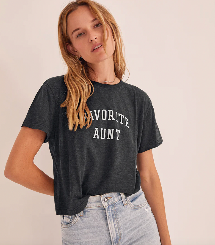 FAVORITE AUNT CROPPED COLLEGIATE TEE