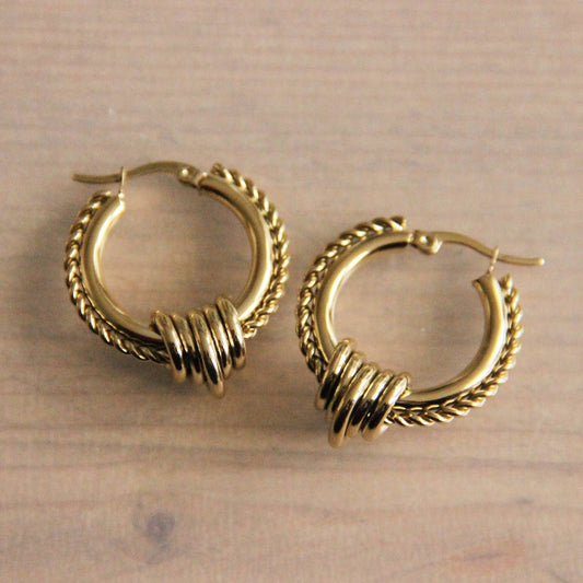 Stainless steel twisted earrings 23mm with rings